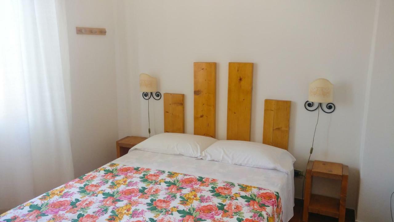 Hotel Da Cecco Santa Teresa Gallura Habitación foto